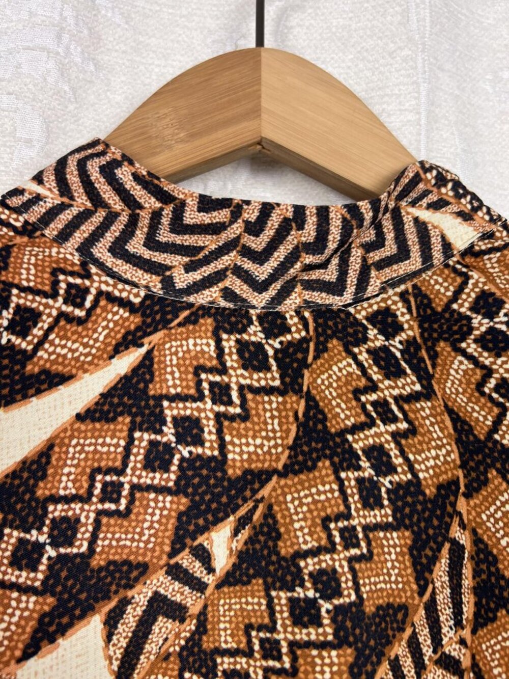 Farm Rio Yawanawa Banana mockneck blouse viscose satin flowy boho puff sleeve M - Picture 3 of 11